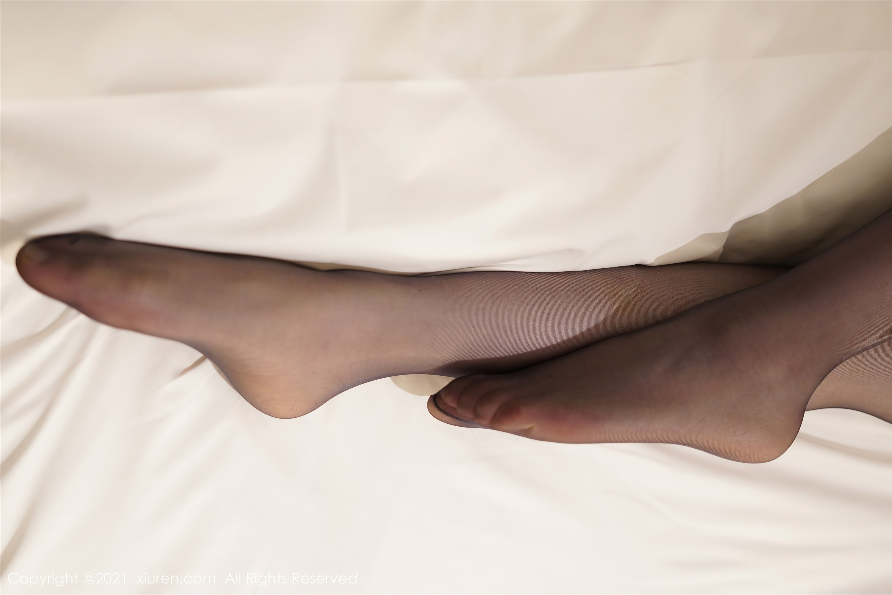 XiuRen秀人网  2021.03.16 No.3204 玉兔miki 吊袜 美腿